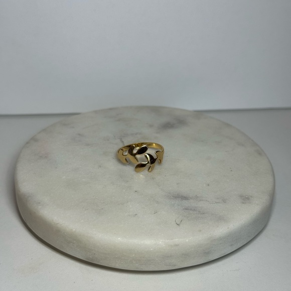 Flower designed ring - Picture 4 of 4